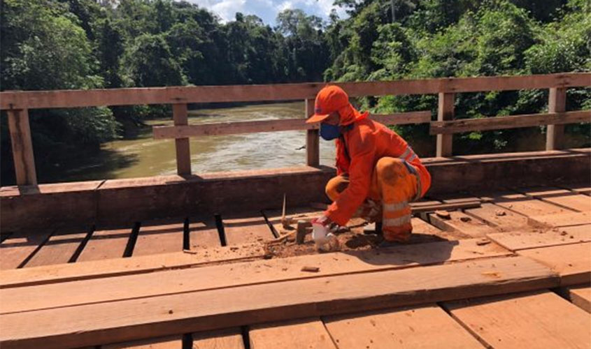 Ponte sobre o rio da Vala será reconstruída pelo DER após ação de vandalismo