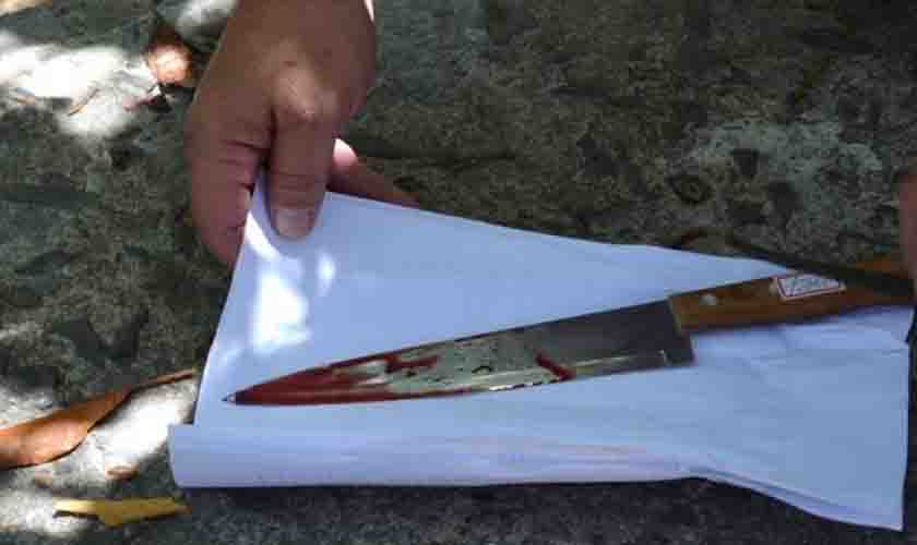 Homem fica enciumado ao ver esposa fazendo doação de roupas, discute no local é leva facada no pescoço