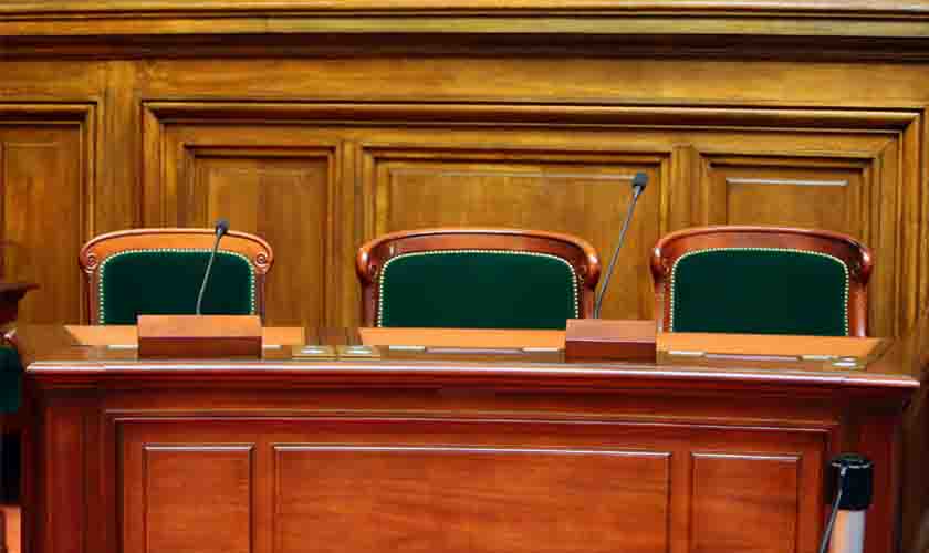 Trabalhador beneficiário da justiça gratuita vai pagar custas por faltar à audiência