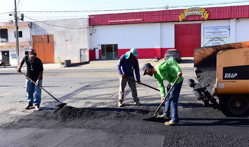 Prefeitura recapeia trecho da rua Rio Branco