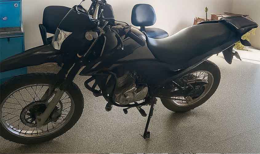 Polícia Militar recupera motocicleta furtada e prende suspeito em flagrante