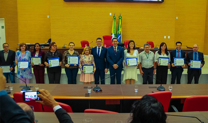 Profissionais de saúde foram agraciados com Voto de Louvor