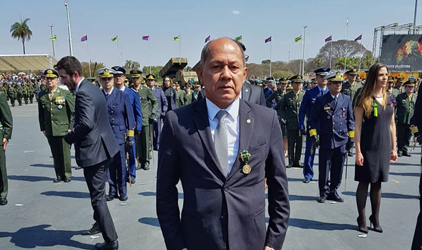Coronel Chrisóstomo é agraciado com Medalha Exército Brasileiro