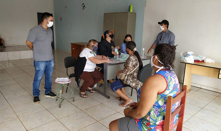 Projeto da Seas distribui máscaras de tecido para famílias de Rolim de Moura