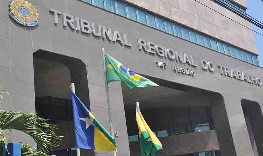 TRT 14 nega recurso emantem decisão que condena o Bradesco a reintegrar bancária e pagar R$ 20 milde indenização por danos morais