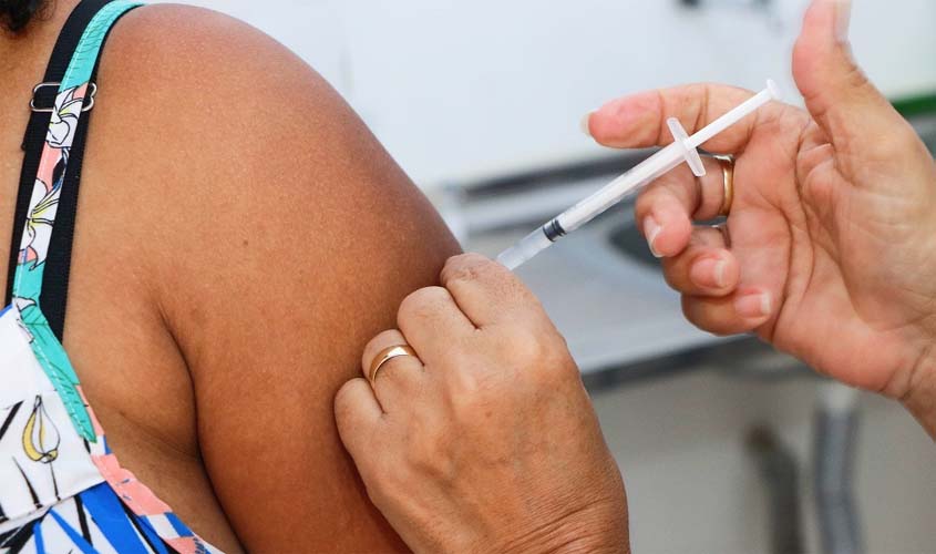 Semusa promove testes rápidos e vacinação no Feirão do Produtor