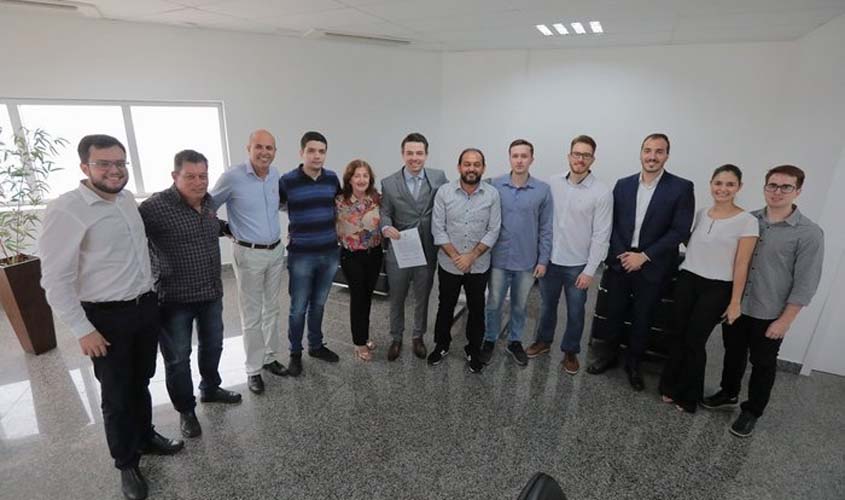 Presidente Laerte Gomes empossa novos concursados