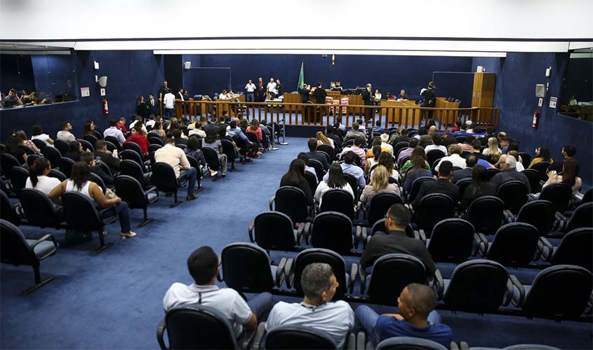 Após 10 anos, arquiteta acusada de matar os pais vai a júri hoje DF