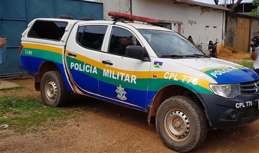 Jovem acusa ex-namorado de agredi-la a golpes de capacete