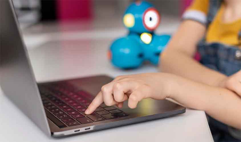 Nova lei garante mais segurança para crianças e adolescentes na internet