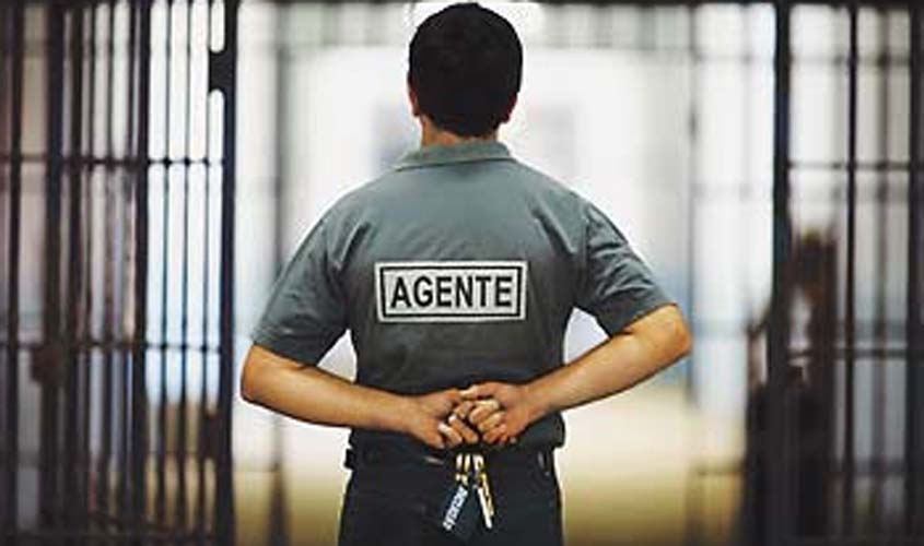 Agente terceirizado de presídio de segurança máxima consegue adicional de periculosidade
