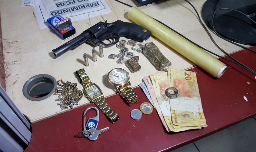 Cinco são detidos acusados de portarem drogas e arma na zona Leste