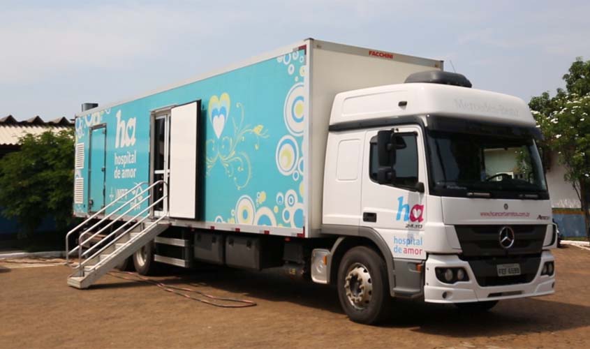 Carreta do Hospital de Amor atende mulheres policiais militares