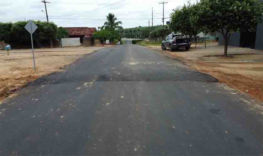 Equipes de recapeamento e tapa-buracos melhoram malha viária