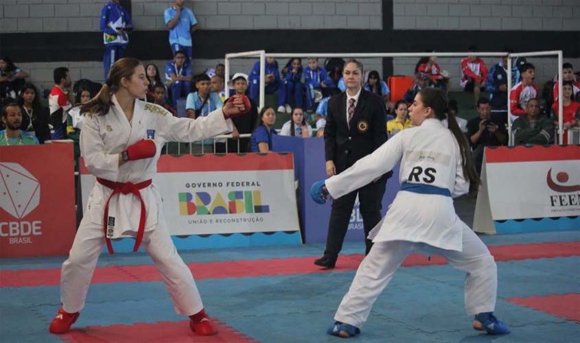 Estudante ganha medalha de Bronze no karatê em Uberlândia