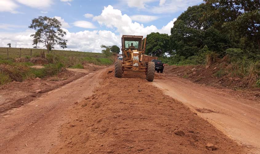 Manutenção da RO-490 melhora acesso ao Porto Rolim e Zona da Mata