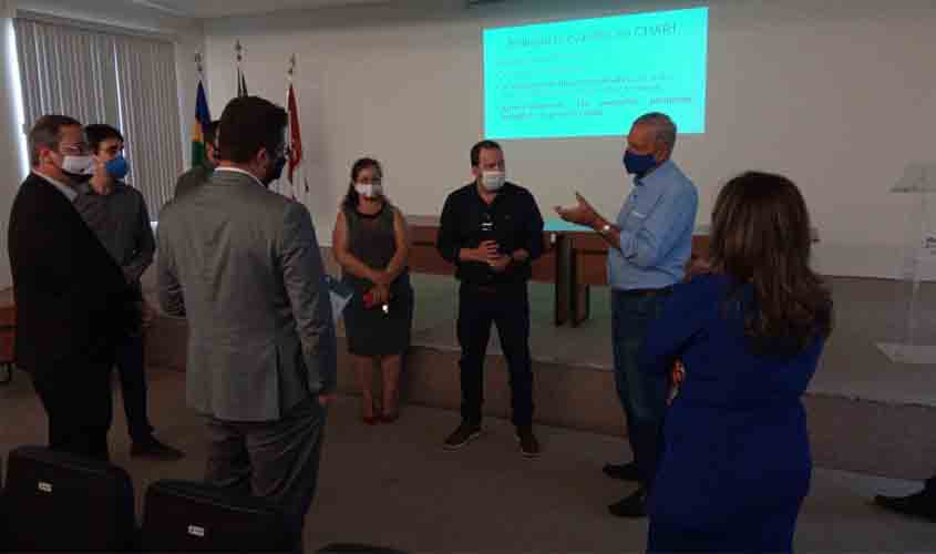 Adelino Follador participa de reunião para discutir problemas do Presídio de Ariquemes