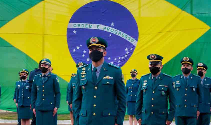 Governo de Rondônia forma oficiais superiores e entrega viaturas para transporte de cães às forças policiais do Estado