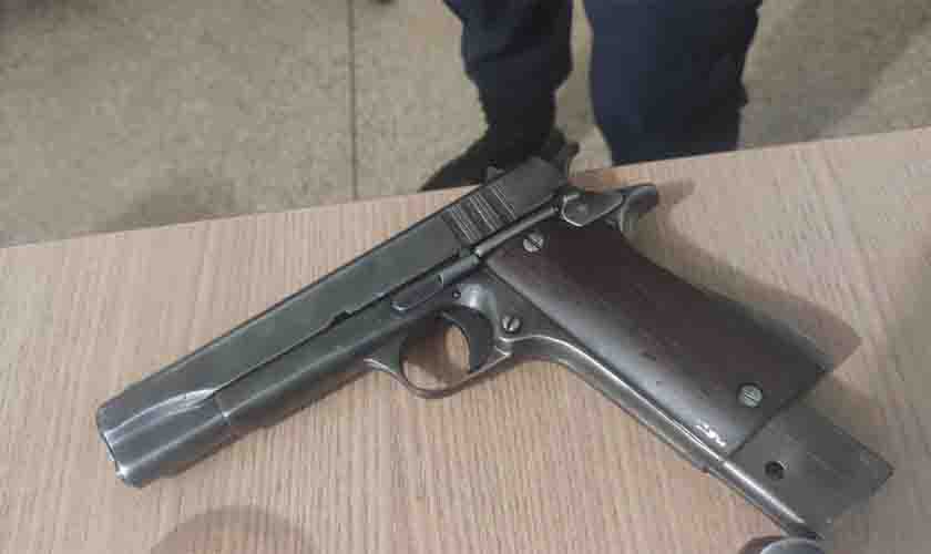 PMRO prende homem por porte ilegal de arma de fogo