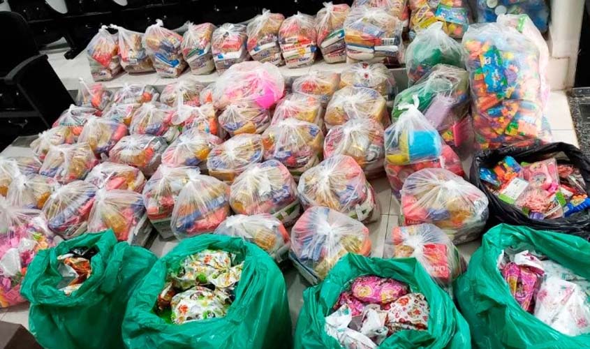 Campanha de Natal da Promotoria de Justiça arrecada cestas básicas e brinquedos