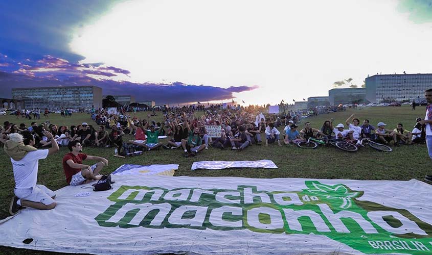 Lei Antidrogas criminaliza usuário e ajuda a superlotar penitenciárias