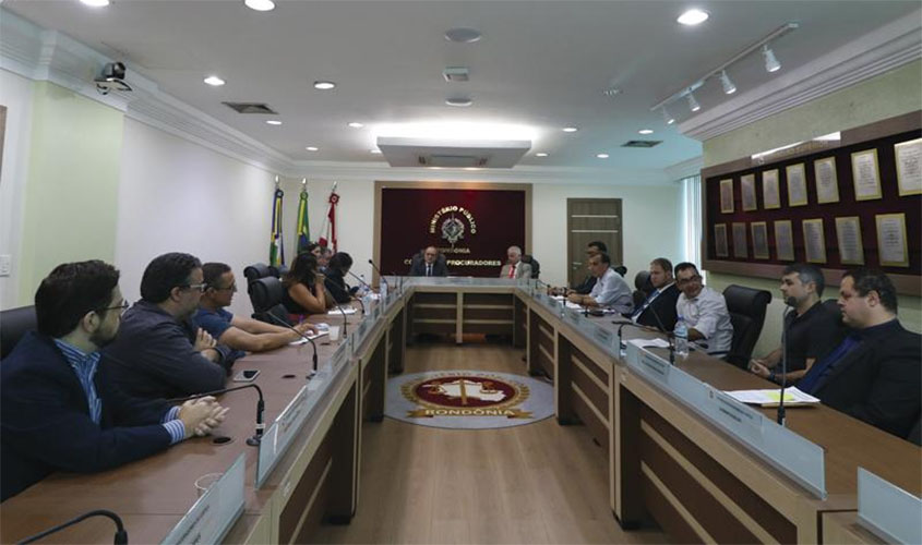 Procurador-Geral de Justiça se reúne com Promotores de Justiça da área criminal da capital para discutir o Acordo de não Persecução Penal do Pacote Anticrime