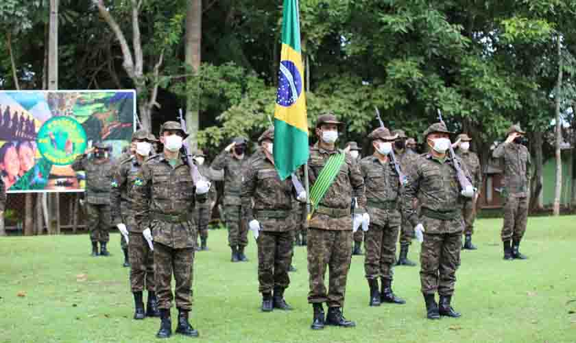 Polícia Militar agracia civis e militares pelos serviços prestados ao meio ambiente com entrega de medalha