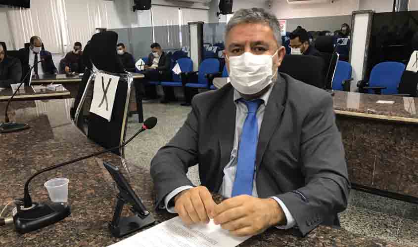 Emdur atende pedido do vereador Fogaça e instala iluminação em ruas do bairro Três Marias