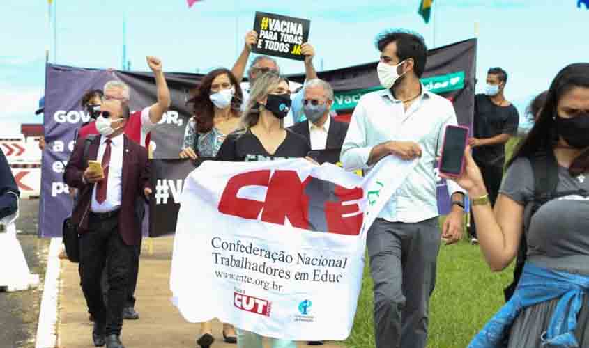 Movimento pede prioridade para professores na vacinação  