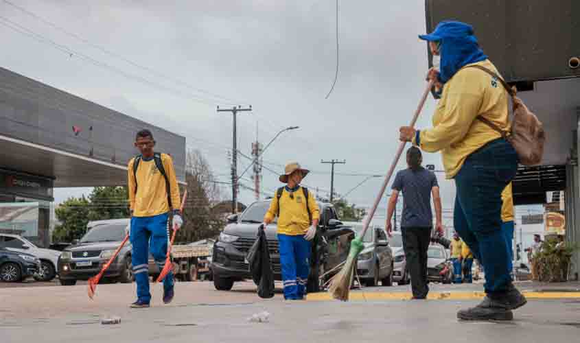 Ação da Prefeitura reforça limpeza de avenidas após passagem de blocos e trios elétricos