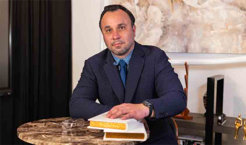 Advogado de Trump questiona validade da ordem de Alexandre de Moraes nos EUA