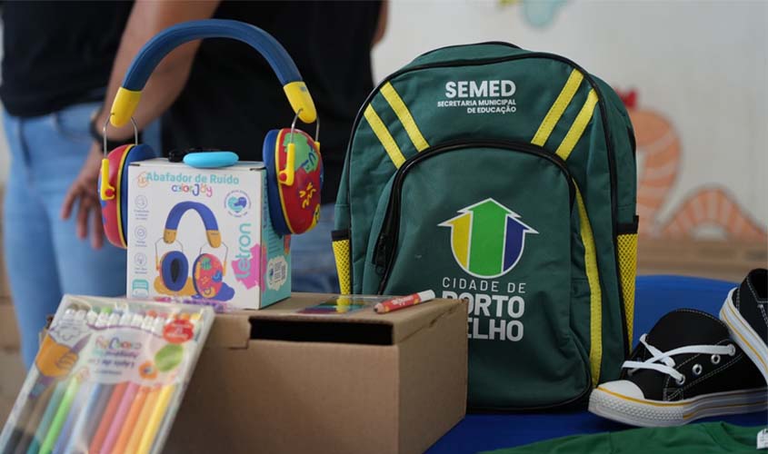 Entrega dos kits didáticos na rede municipal é iniciado