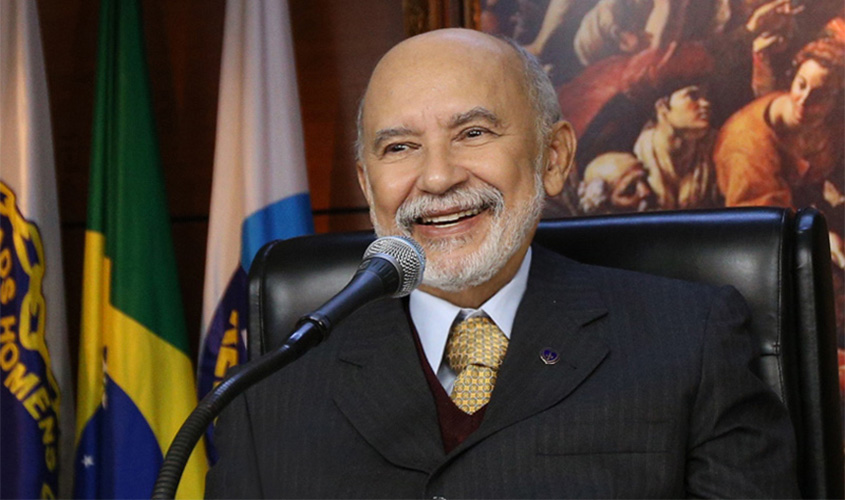 Orar fortalece a quem ora