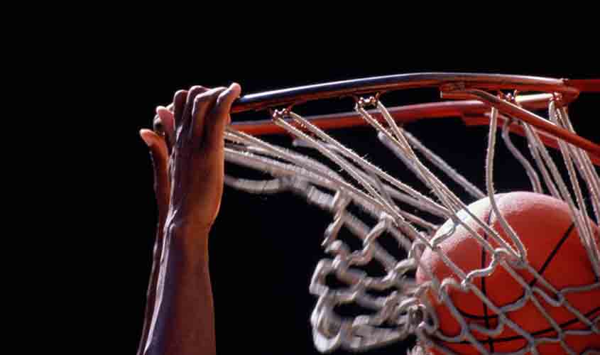 Jogador de basquete dispensado antes do término do contrato receberá todos os salários