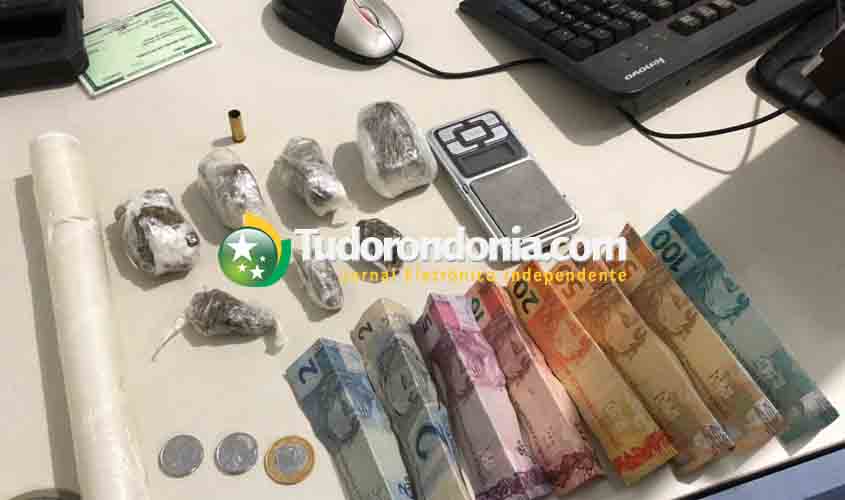 Força Tática prende jovem com drogas e a caminho da Central prendem foragido da justiça