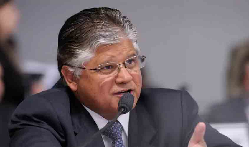 Empresários e políticos furam fila e recebem vacina contra Covid-19