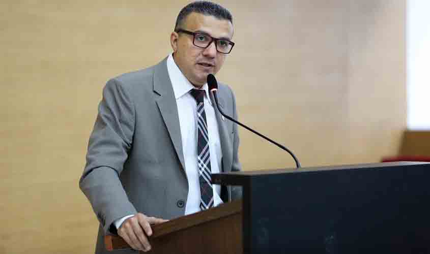 Deputado Alex Silva pede ao Executivo a suspensão de atos de protestos para empresas de Rondônia