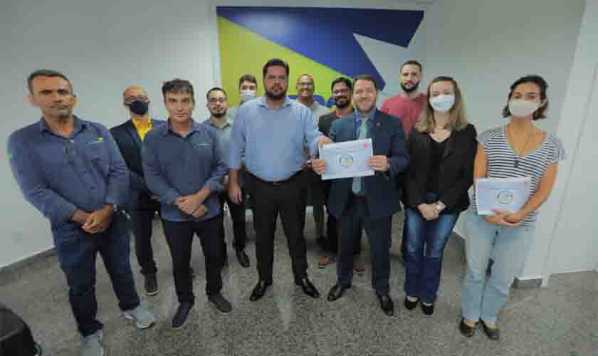 Presidente Alex Redano confirma revisão salarial dos servidores concursados da Assembleia Legislativa