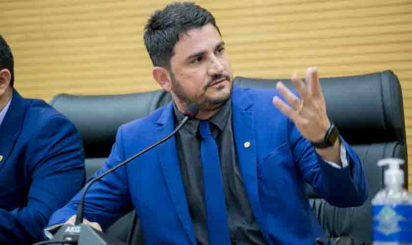 Deputado Jean Mendonça cobra do governo urgência no envio do PCCR da Polícia Penal para votação na ALE/RO