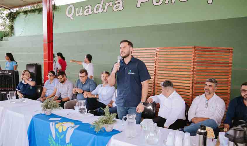 Prefeito anuncia ônibus e a atualização de repasses para a Apae