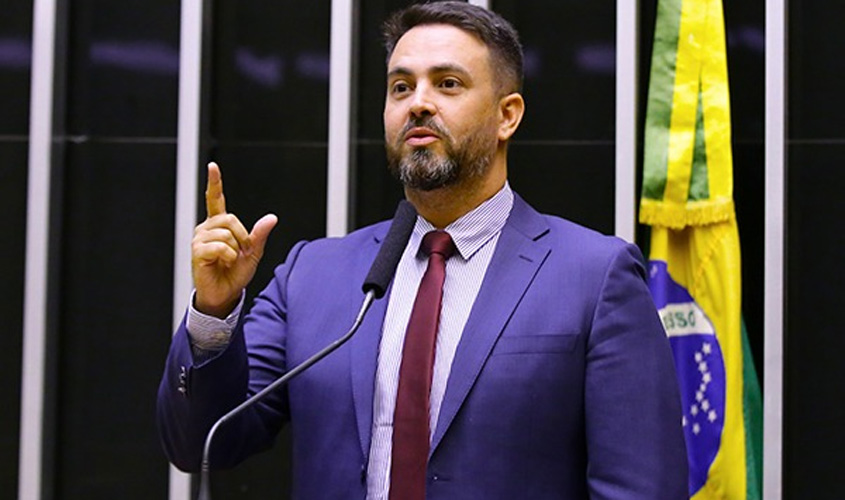 Léo Moraes vota a favor da reforma da previdência e é acusado de trocar voto por emendas