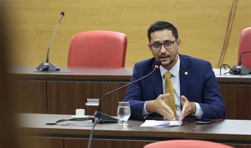 Anderson Pereira pede esclarecimento sobre possível fechamento de escola em Presidente Médici