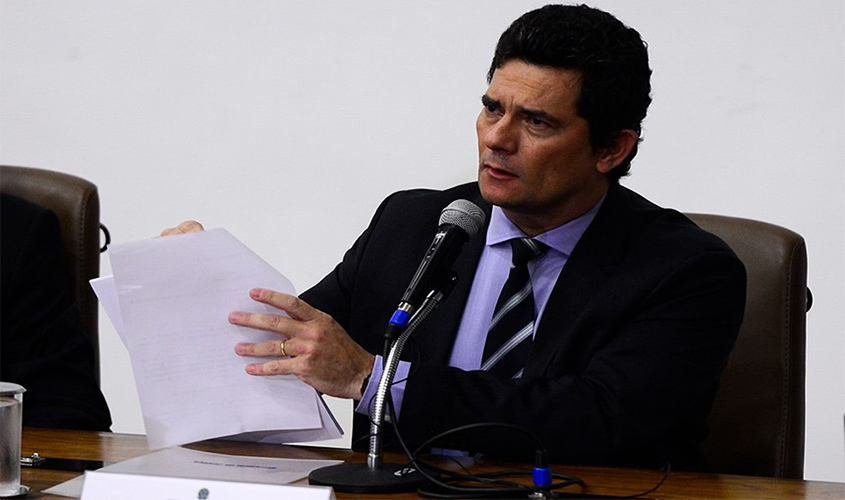 Senadores querem convocar Moro para falar ao Senado