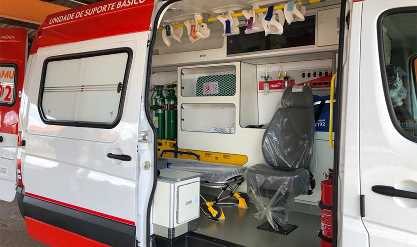 Prefeitura entrega ao Samu duas ambulâncias para reforçar o atendimento à população