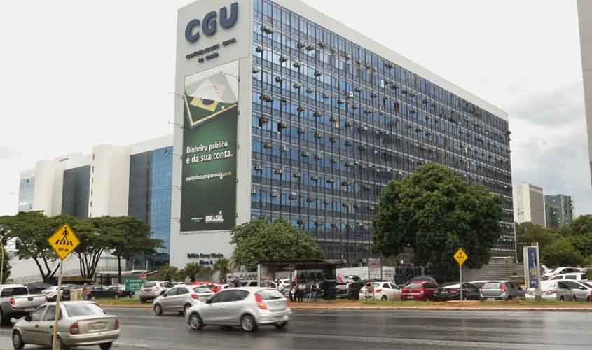 Dificuldade em acessar serviço digital torna idoso vulnerável a golpes