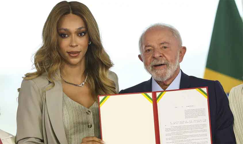 Lula diz que atitude do governo dos EUA com Erika Hilton é abominável