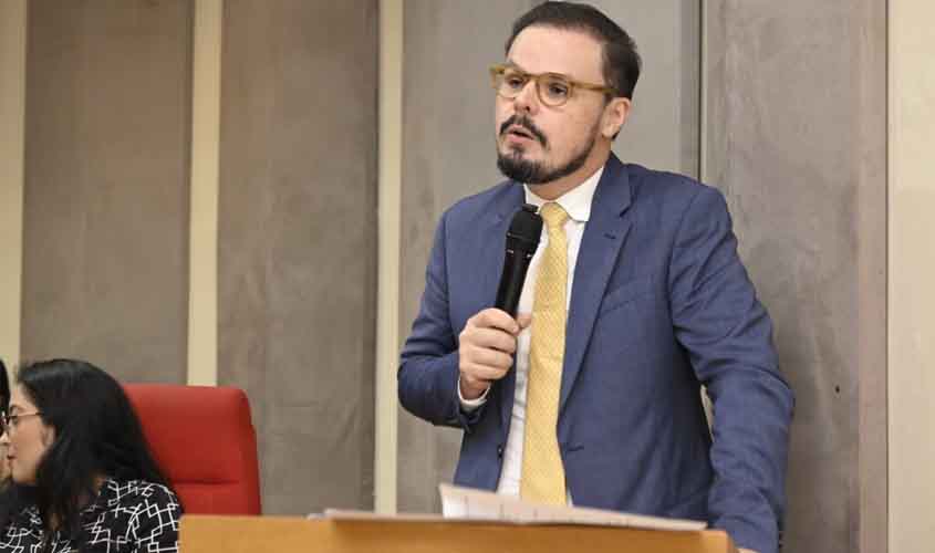 Presidente da OAB RO, Márcio Nogueira, empossa novos advogados e afirma: 'A democracia brasileira não está em festa. Está em vigília.'