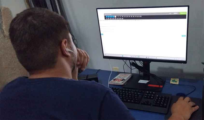 Primeira prova teórica com ledor digital é aplicada pelo Detran-RO a candidato com TDAH