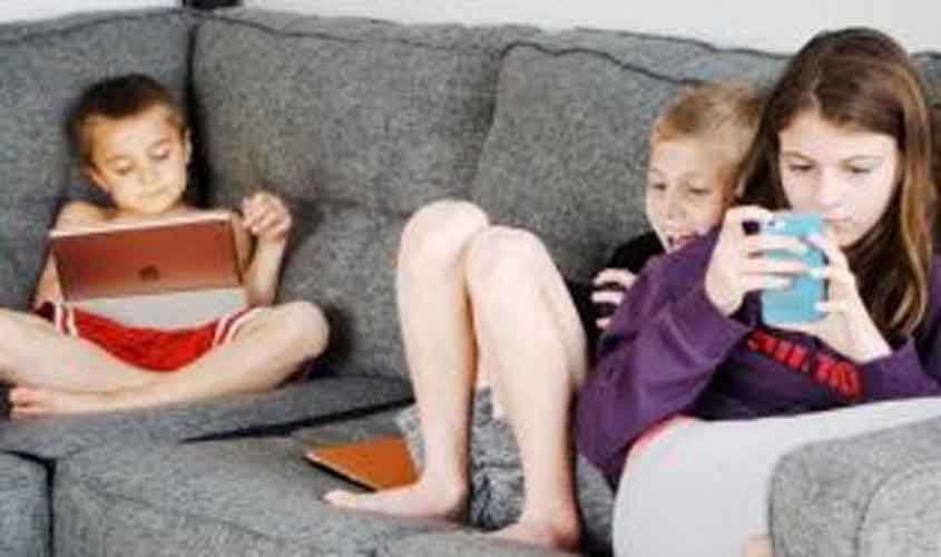 Meu filho caiu na trend: e agora? Perigos da busca por pertencimento entre crianças e adolescentes