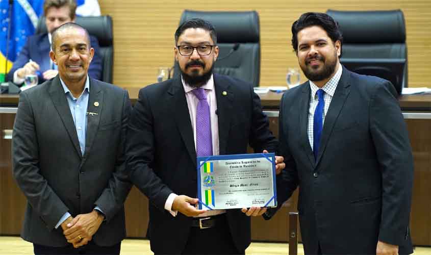 Assembleia Legislativa entrega Título de Cidadão Honorário de Rondônia ao defensor público Sérgio Muniz